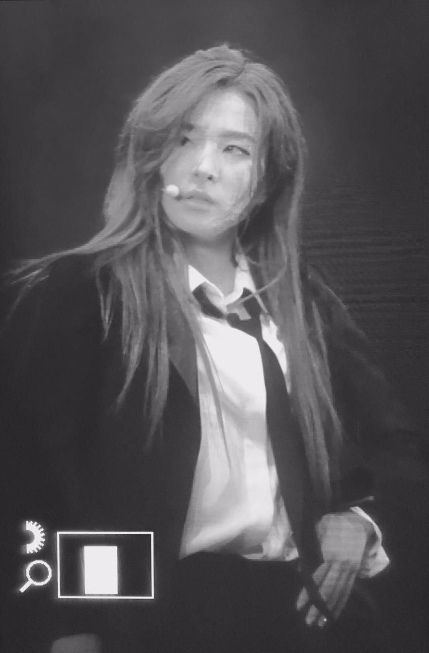 슬기가 왜 레드벨벳 카리스마 담당인지 알수있는 오늘자 콘서트 사진 | 인스티즈
