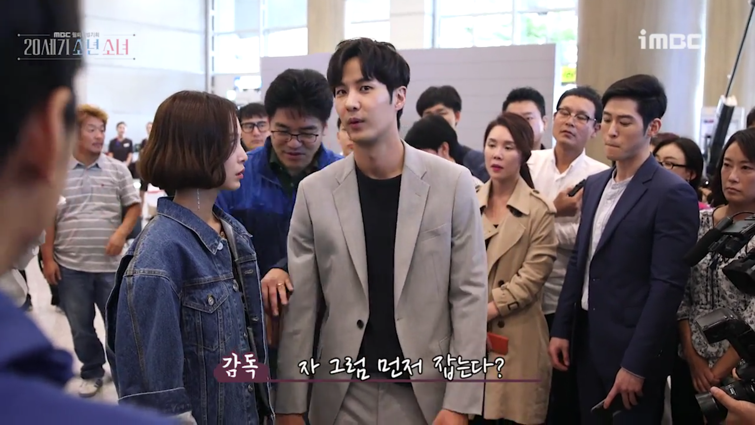  감독님의 여성 캐릭터에 대한 디테일이 느껴지는 디렉팅 장면.jpgif | 인스티즈