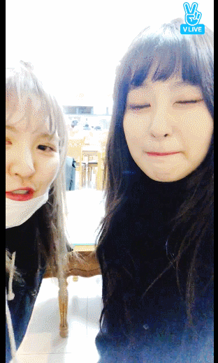 윙크 실력이 많이 늘었다는 슬기.gif | 인스티즈