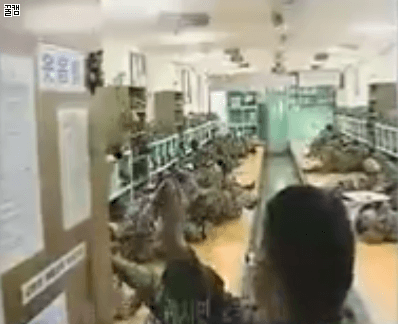 종을 울리면 모든 문제가 사라지는 나라 | 인스티즈