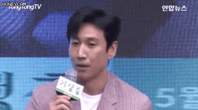 오늘 말 한번 실수했다가 제작보고회에서 선배들한테 쉼없이 놀림당한 최우식ㅋㅋ.gif | 인스티즈