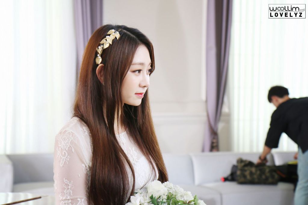 러블리즈 지수의 웨딩포토 설정샷.jpg | 인스티즈