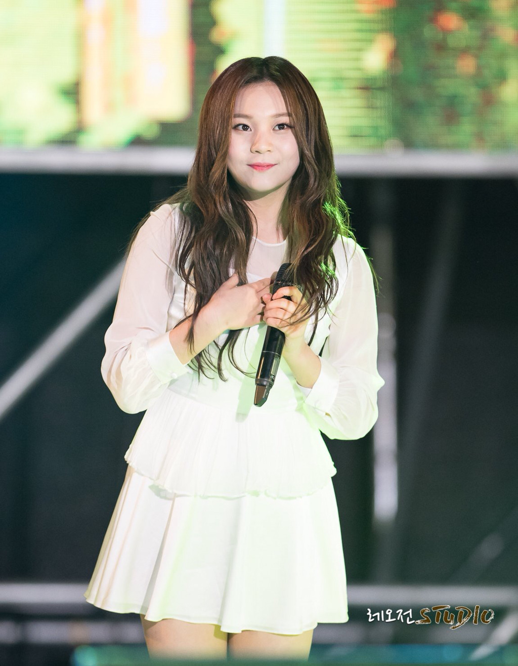 [여자친구] 전에 다친 발목이 많이 좋아져서 엄지 | 인스티즈