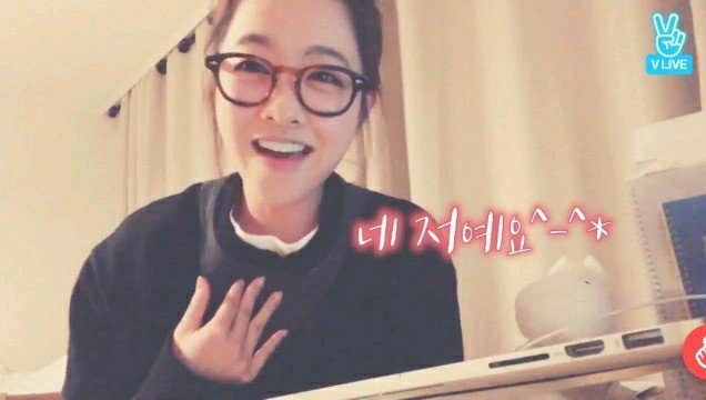 지하철 탔는데 옆자리에 본인 영상보는 시민을 만난 박보영.jpg | 인스티즈