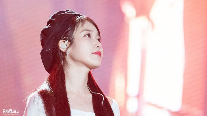 여러분 아이유나 보고 가시죠.jpgif | 인스티즈