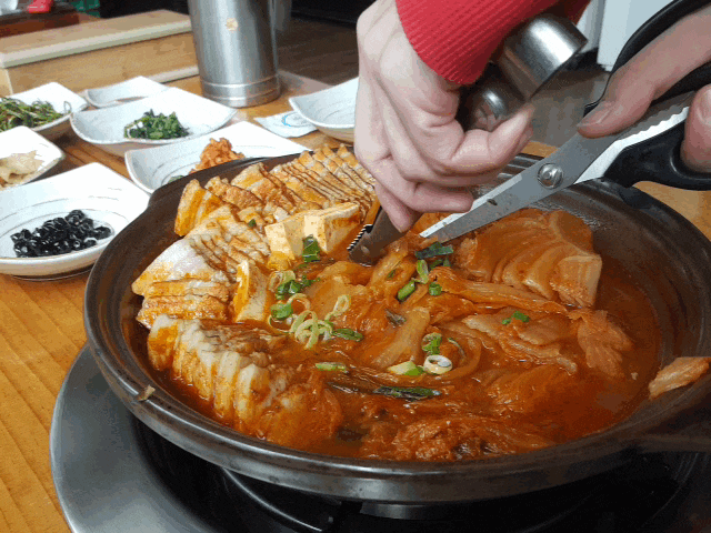 칼칼하고 개운한 돼지고기 김치찜.gif | 인스티즈