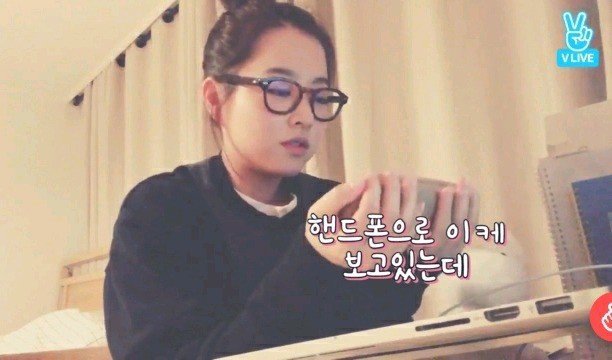 지하철 탔는데 옆자리에 본인 영상보는 시민을 만난 박보영.jpg | 인스티즈