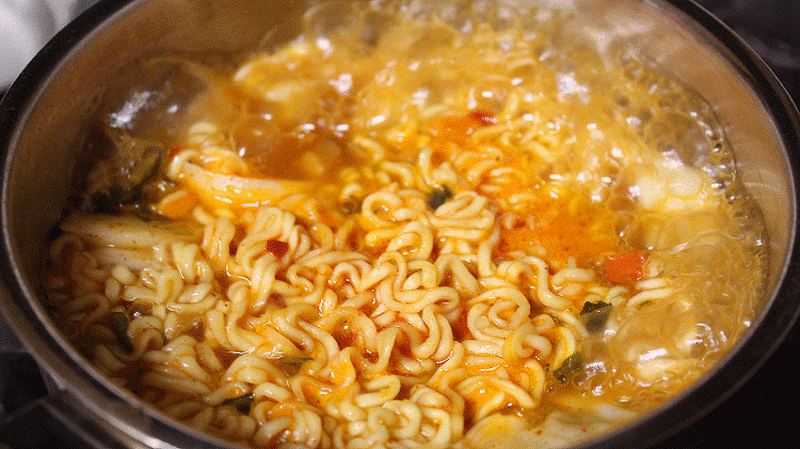 라면에 계란 넣는다 vs 안넣고 그냥 먹는다 | 인스티즈