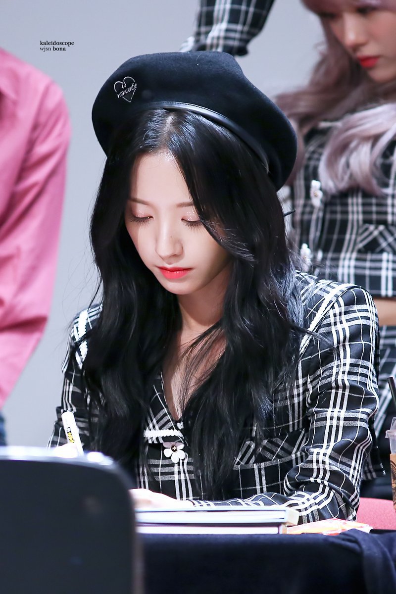 비쥬얼은 아이돌 톱클래스인 우주소녀 보나.jpg | 인스티즈