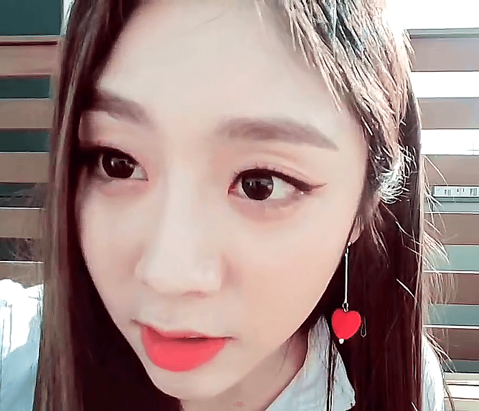 블랙보리 먹방하는 지수.gif | 인스티즈