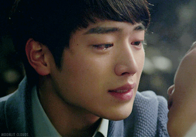 [고르기] 눈물로 가지말라고 붙잡는 남친 고르기.gif | 인스티즈