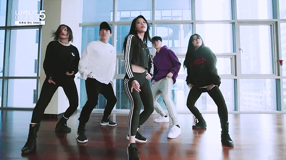 격하게 막춤 추는 러블리즈 미주와 명은이.gif | 인스티즈