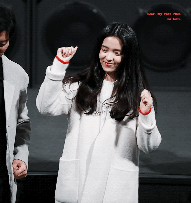 흥이 넘치는 김태리.gif | 인스티즈