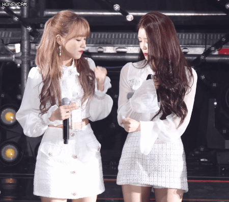 물은 먹고 싶은데 가지러가기 귀찮았던 러블리즈 미주.gif | 인스티즈